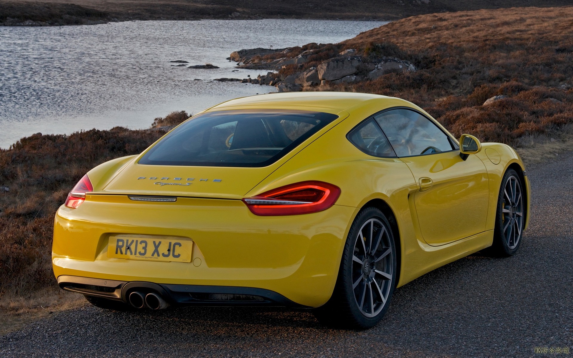 porsche_cayman_s_yellow_rear_view_108290_1920x1200.jpg