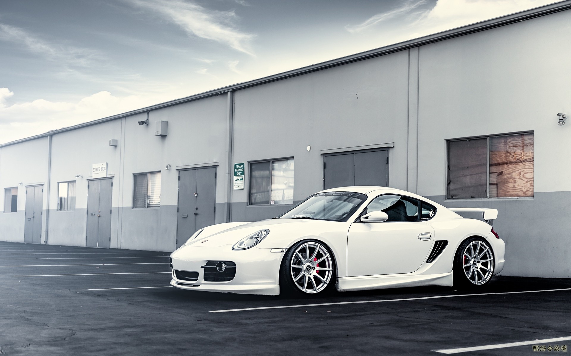 porsche_white_wheels_94894_1920x1200.jpg